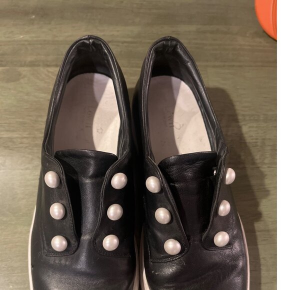 Womens Black Slip-On Platform Sneakers W/ Pearl Accents Casual Style Leather Upp - Picture 2 of 7